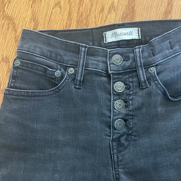 Madewell Cali Demi- Boot Jeans in Washed Black. Chewed hem edition. Size 24S. - Picture 16 of 16